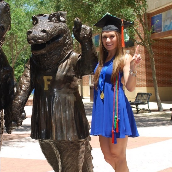 Meet your Posher, Alycia - Picture 1 of 1